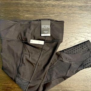 NWT Victoria Secret Knockout Capri Small